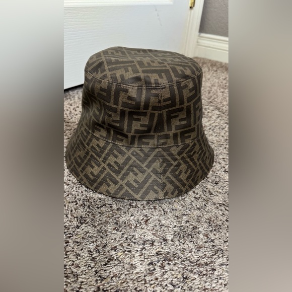 Fendi Bucket Hat - Mint Condition - Picture 2 of 16